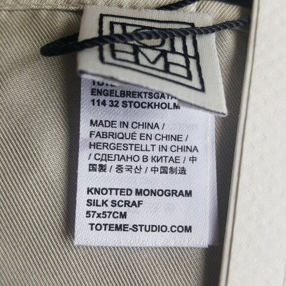 TOTEME ! 100% Silk Scarf , knotted Monogram (57X57CM) - Picture 3 of 11